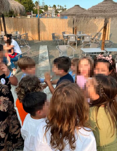 Niños disfrutando de pintacaras y juegos en eventos en Málaga organizados por Diversión Málaga.