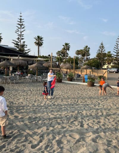 Niños disfrutando de pintacaras y juegos en eventos en Málaga organizados por Diversión Málaga.
