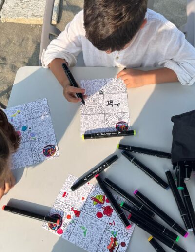 Niños disfrutando de pintacaras y juegos en eventos en Málaga organizados por Diversión Málaga.